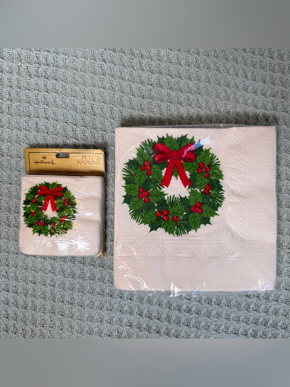 NEW Vintage Hallmark Christmas Wreath Paper Napkins Luncheon Petite NIP NOS